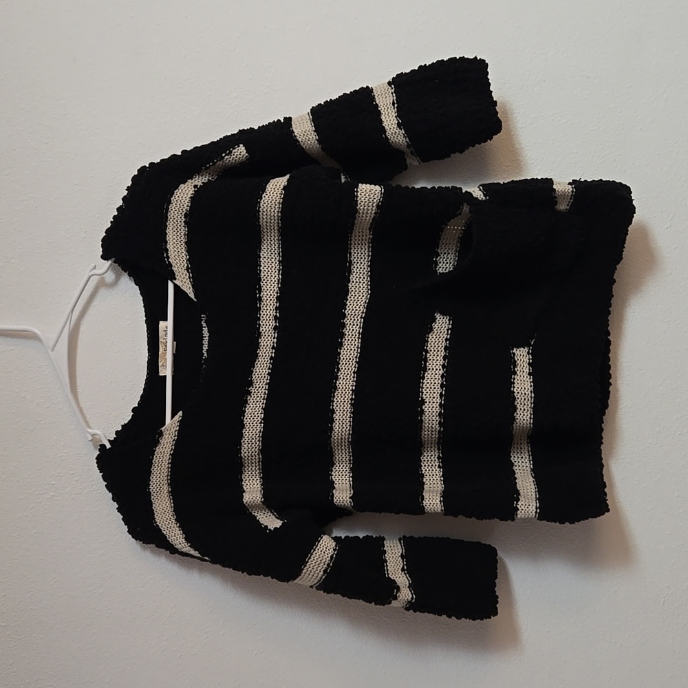 Rewind sweater small, black & gray textured with front pocket